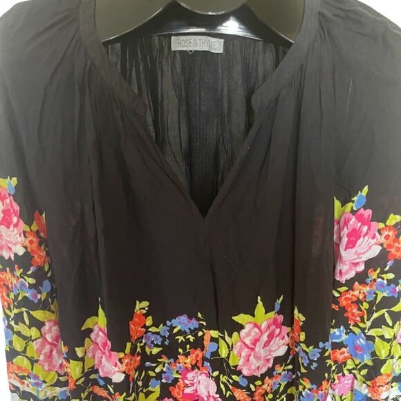 Pretty Plus Size Blouse - Size 1X - Picture 3 of 4